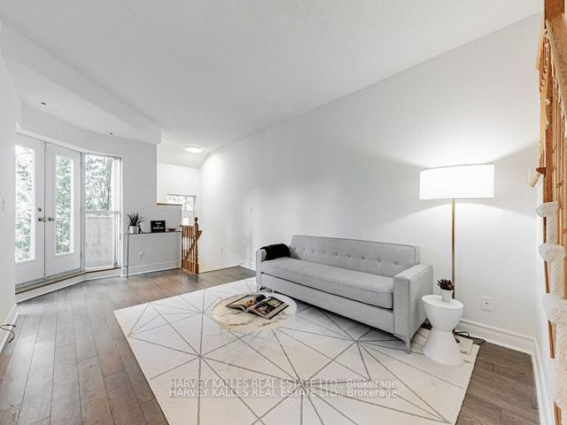 TH122 - 5418 Yonge St