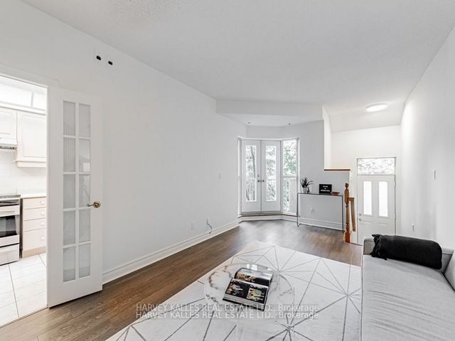 TH122 - 5418 Yonge St