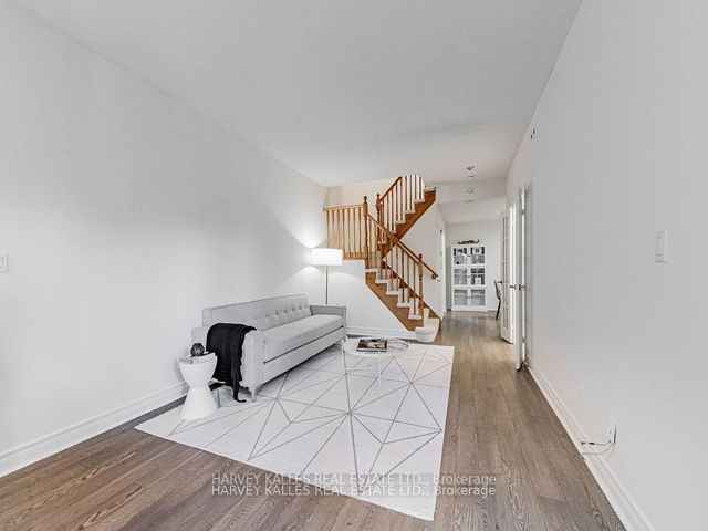 TH122 - 5418 Yonge St