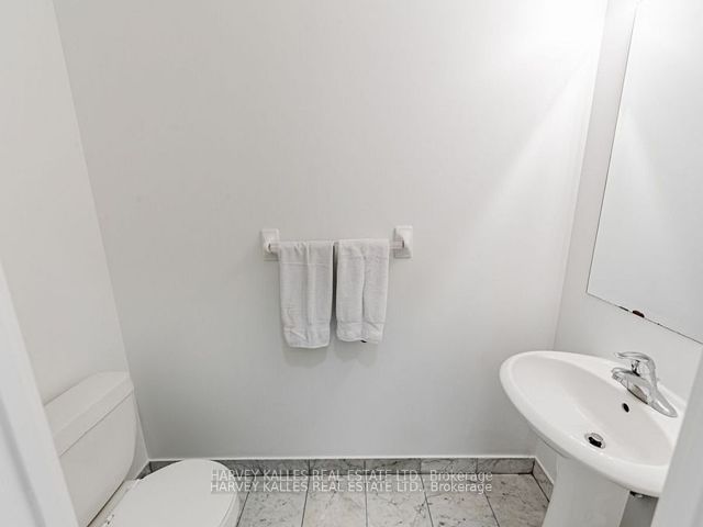 TH122 - 5418 Yonge St