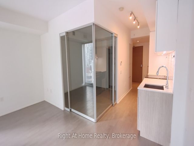 1818 - 251 Jarvis St