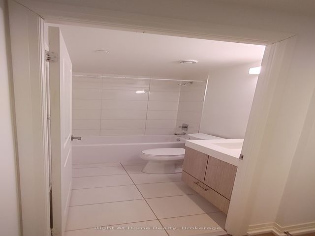 1818 - 251 Jarvis St