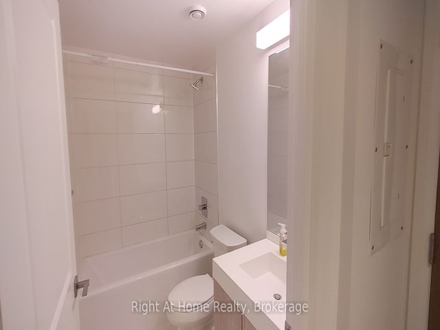 1818 - 251 Jarvis St