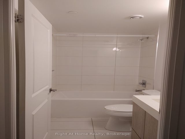 1818 - 251 Jarvis St