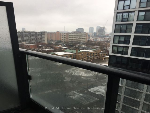 1818 - 251 Jarvis St