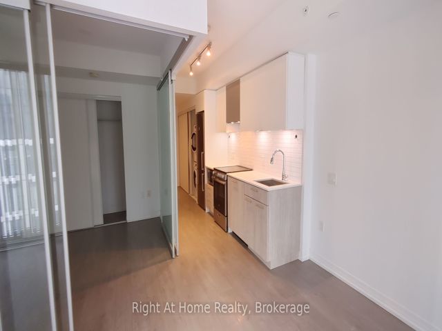 1818 - 251 Jarvis St