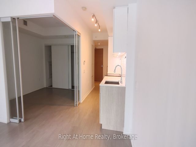 1818 - 251 Jarvis St