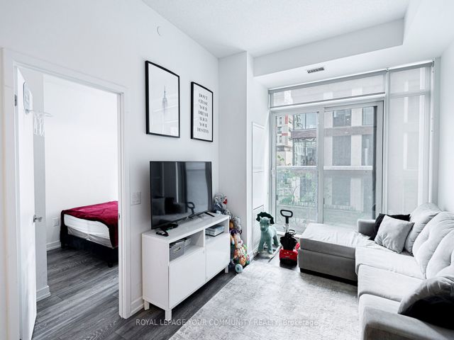 201 - 34 Tubman Ave