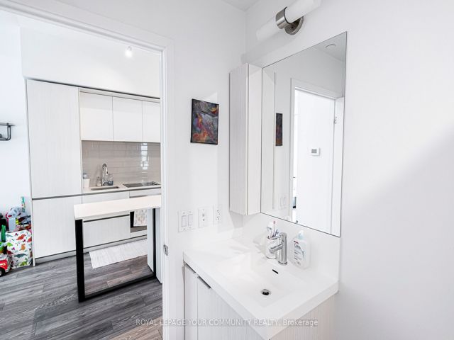 201 - 34 Tubman Ave