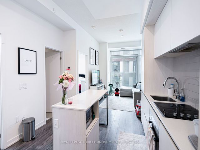 201 - 34 Tubman Ave