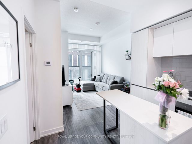 201 - 34 Tubman Ave