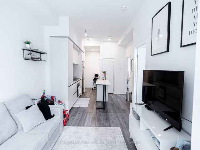 201 - 34 Tubman Ave