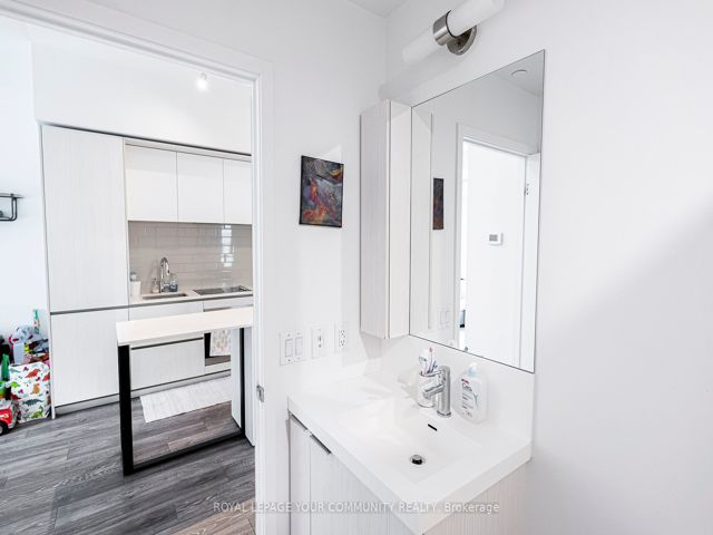 201 - 34 Tubman Ave