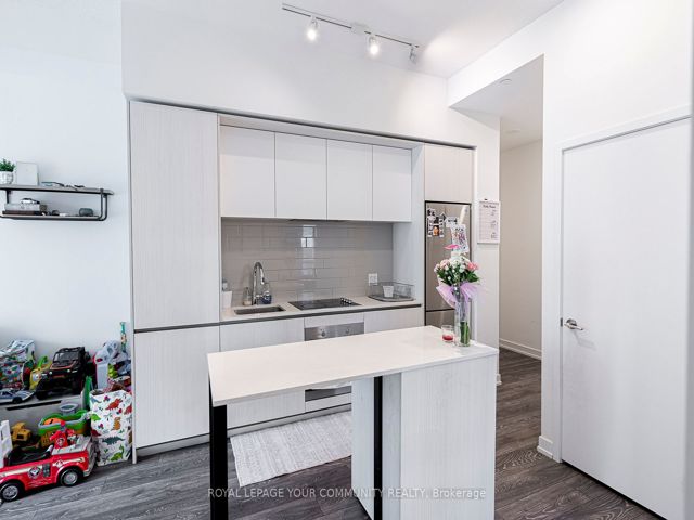 201 - 34 Tubman Ave