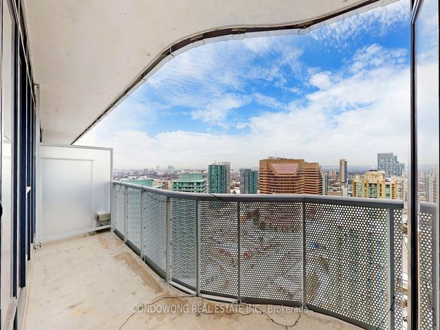 2807 - 15 Holmes Ave