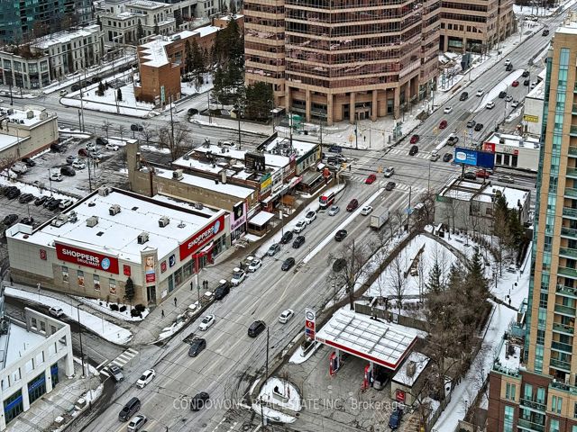 2807 - 15 Holmes Ave