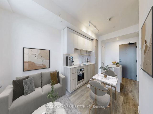 2807 - 15 Holmes Ave
