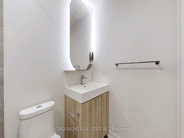2807 - 15 Holmes Ave