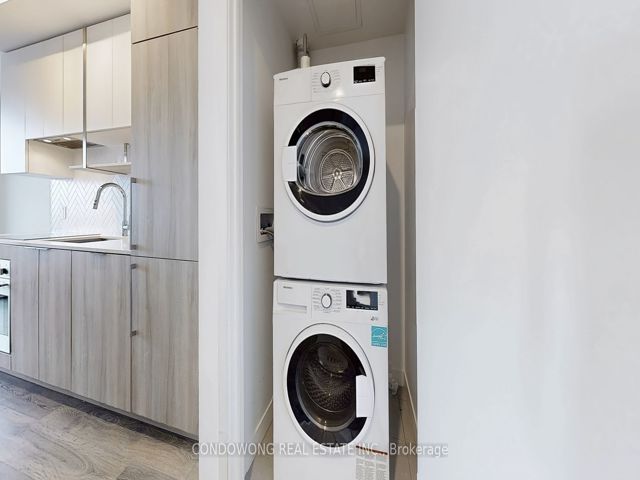 2807 - 15 Holmes Ave