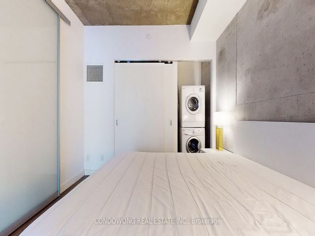 1410 - 111 Bathurst St