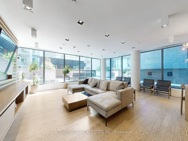 1410 - 111 Bathurst St