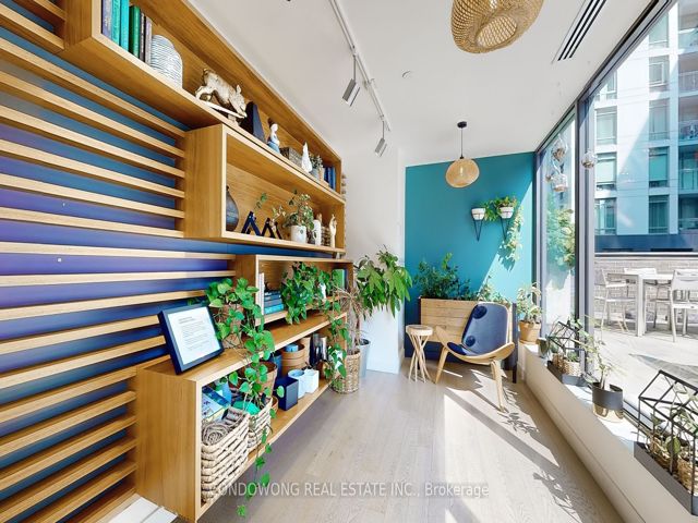 1410 - 111 Bathurst St