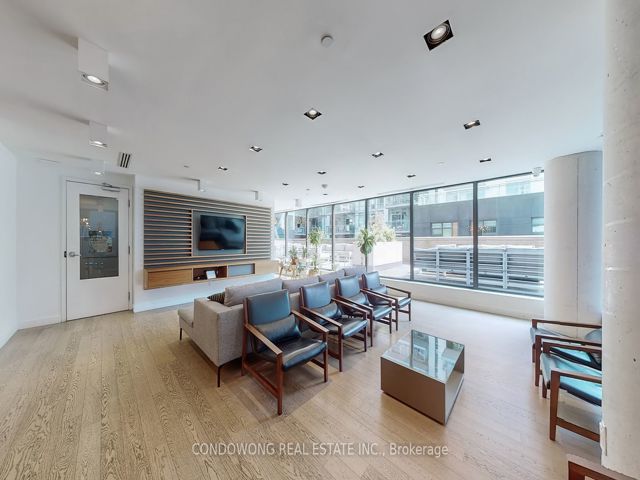 1410 - 111 Bathurst St