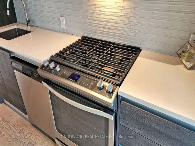 1410 - 111 Bathurst St