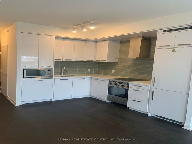 S207 - 120 Bayview Ave