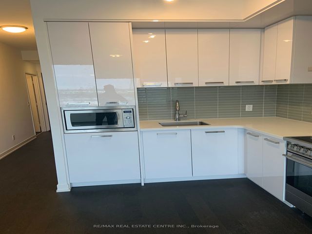 S207 - 120 Bayview Ave