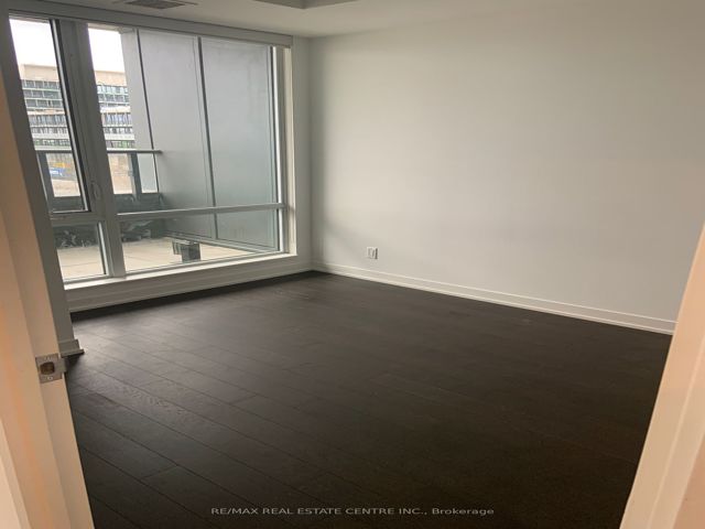 S207 - 120 Bayview Ave