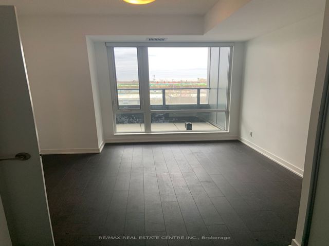S207 - 120 Bayview Ave