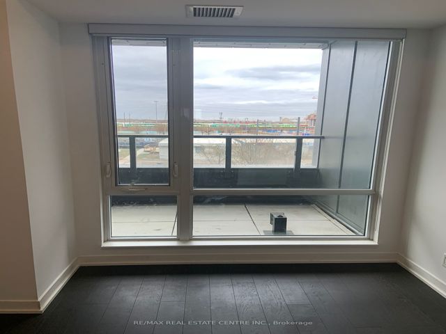 S207 - 120 Bayview Ave