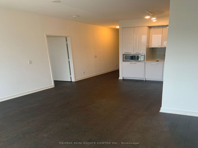 S207 - 120 Bayview Ave