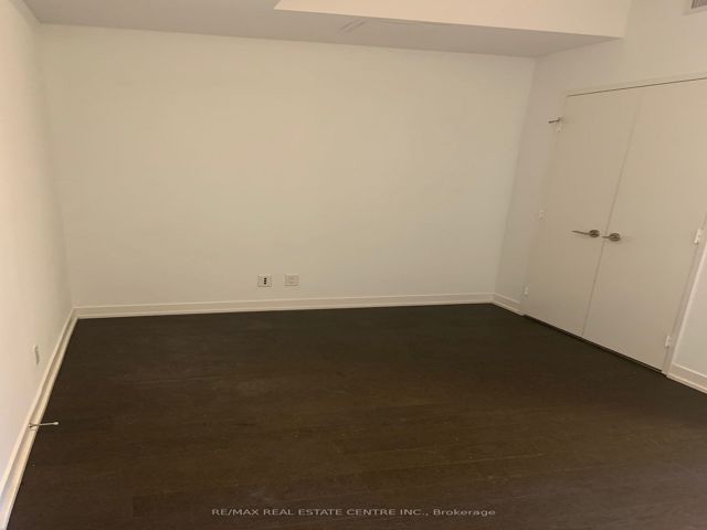 S207 - 120 Bayview Ave