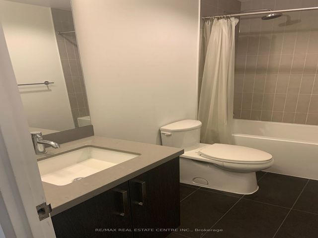 S207 - 120 Bayview Ave