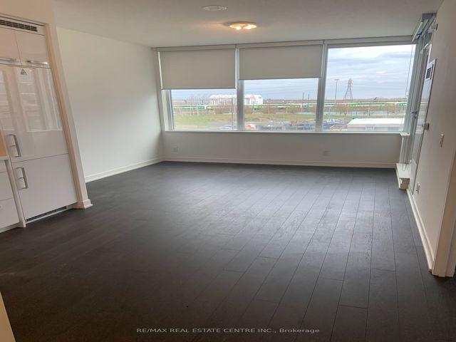 S207 - 120 Bayview Ave