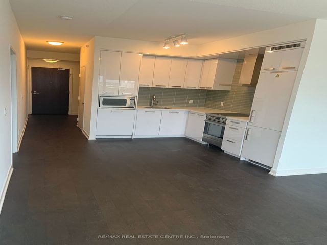 S207 - 120 Bayview Ave