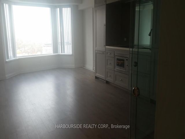 2418 - 155 Yorkville Ave