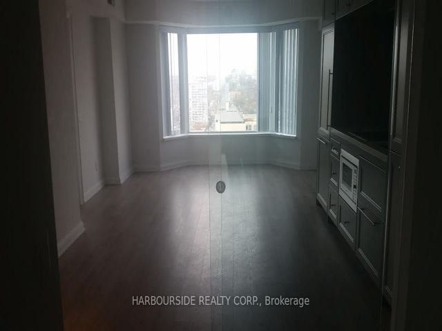 2418 - 155 Yorkville Ave