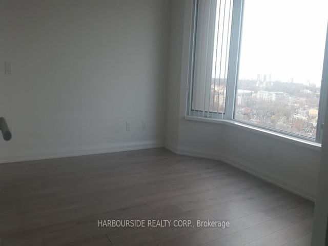 2418 - 155 Yorkville Ave