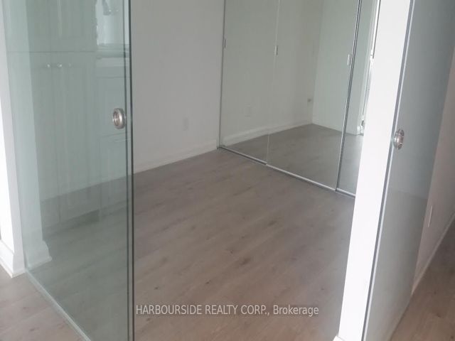 2418 - 155 Yorkville Ave