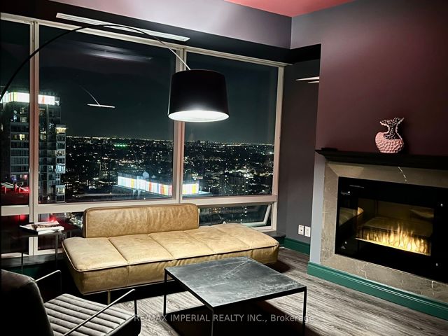 4004 - 180 University Ave