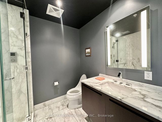 4004 - 180 University Ave