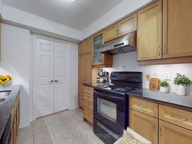 506 - 12 Rean Dr