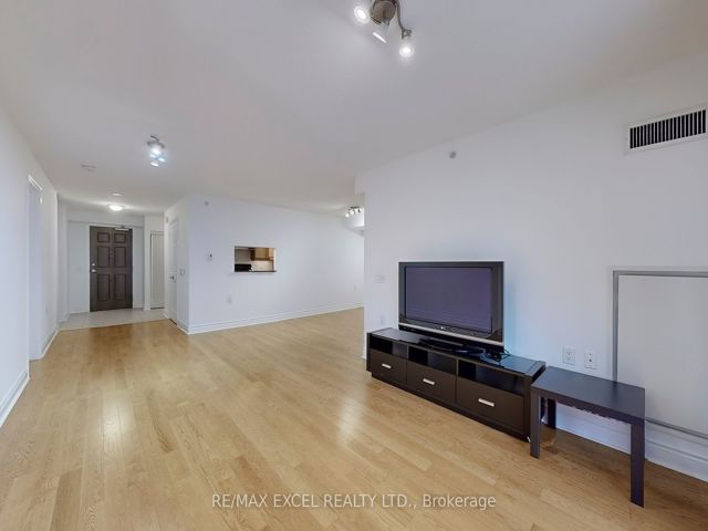506 - 12 Rean Dr