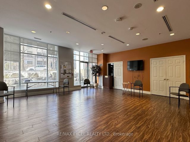 506 - 12 Rean Dr