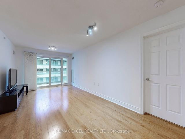 506 - 12 Rean Dr