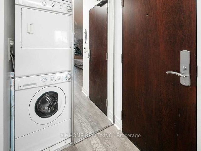 2407 - 35 Balmuto St