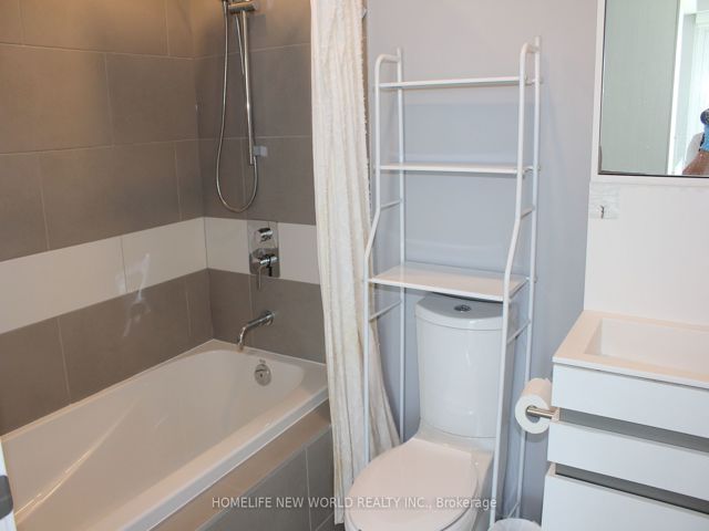 2605 - 197 Yonge St